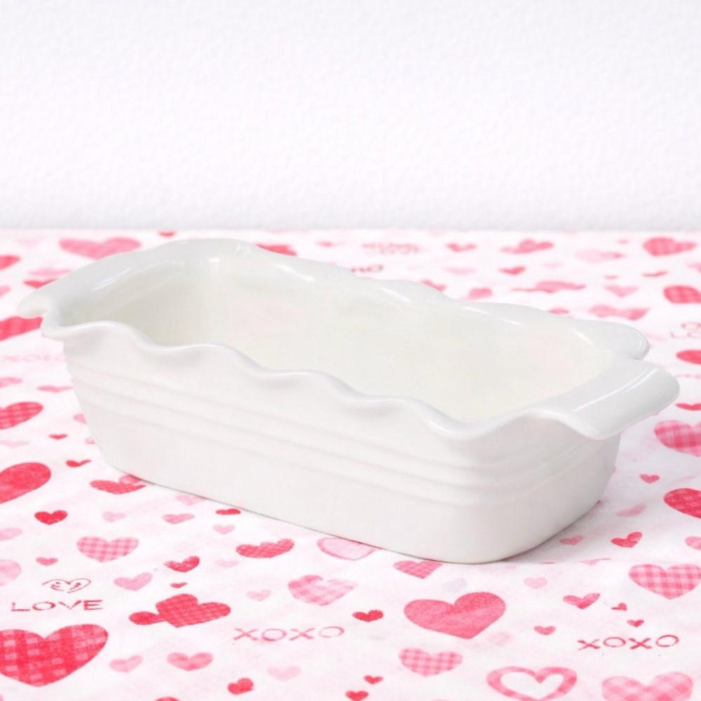 Target Bullseye Playground Valentines Day White Scalloped Ceramic Bread Loaf Pan